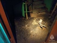 В Уфе при пожаре в подъезде спасли 14 человек