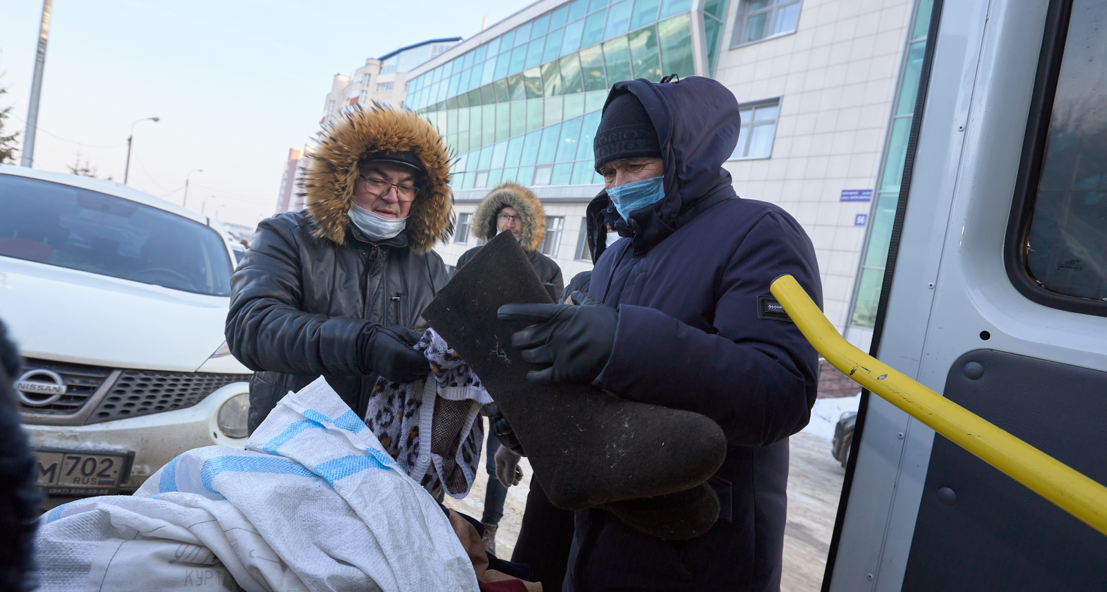 Уровень белой в уфе на сегодня. Место событий Уфа. Раздача бездомным мыло. Уфимцы бомжи выиграли в лотерею